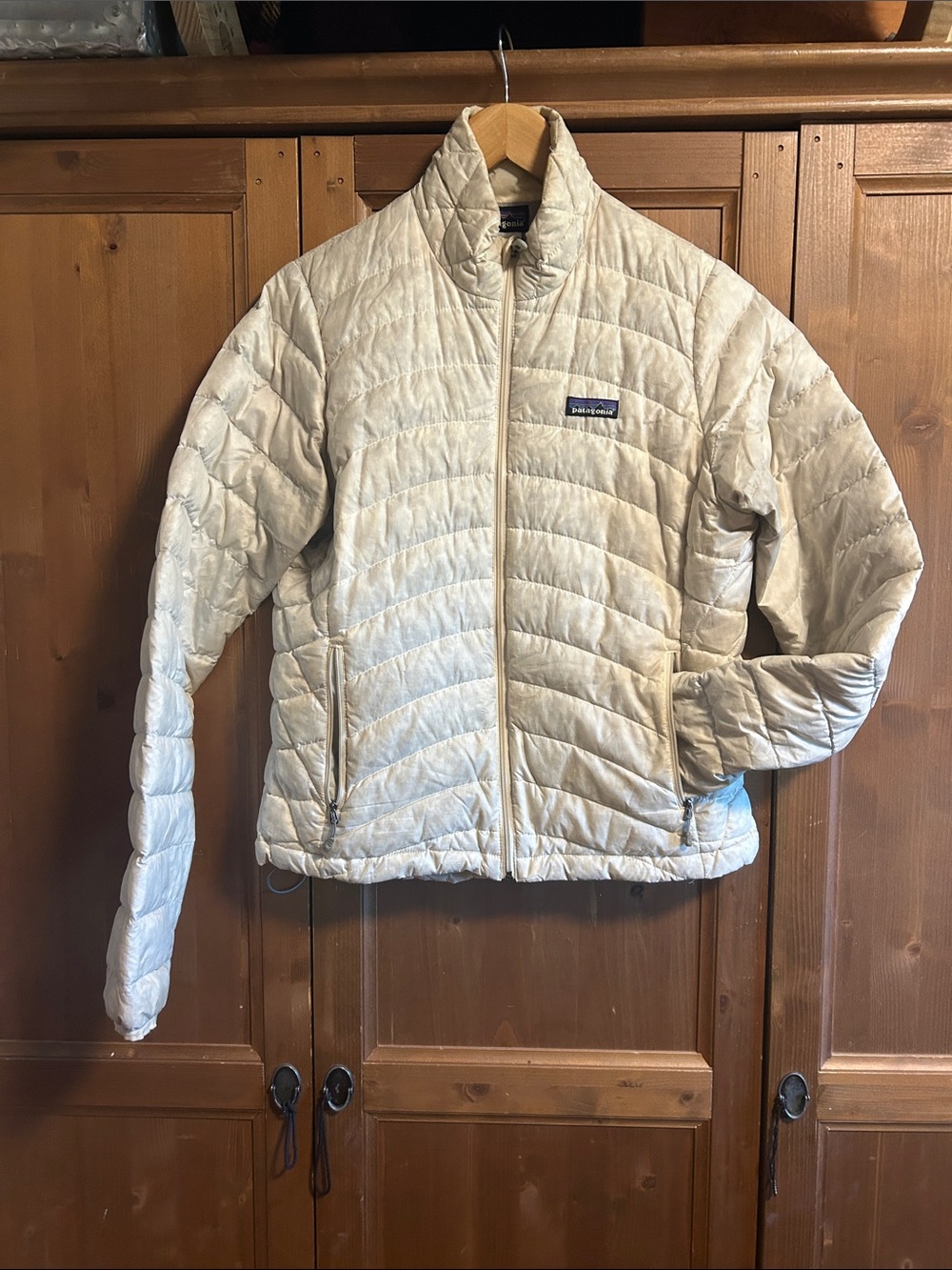 Strava Branded Patagonia Women's Cream Quilted Lightweight Puffer Jacket, medium